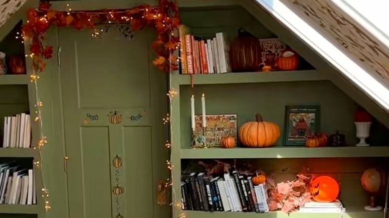 Closet door with fall decor and pumpkin stencils