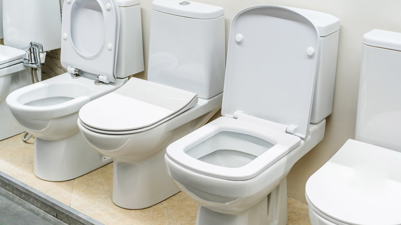 Different toilet bowl shapes in a store