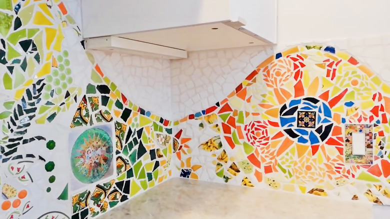 A colorful mosaic adorns the backsplash of this kitchen.