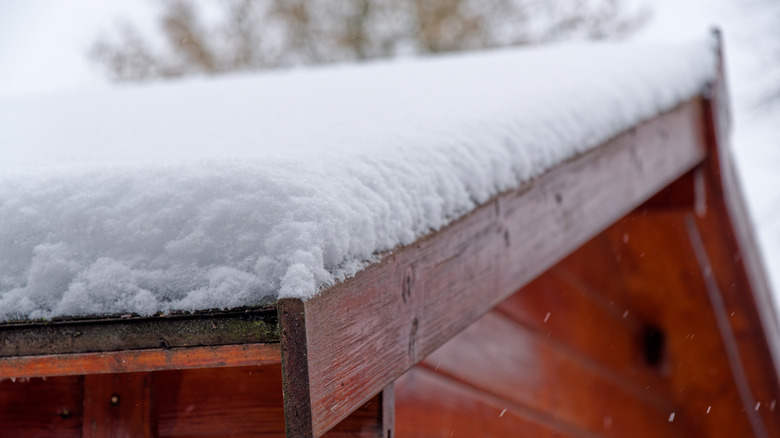 Roof with a heavy layer of snow