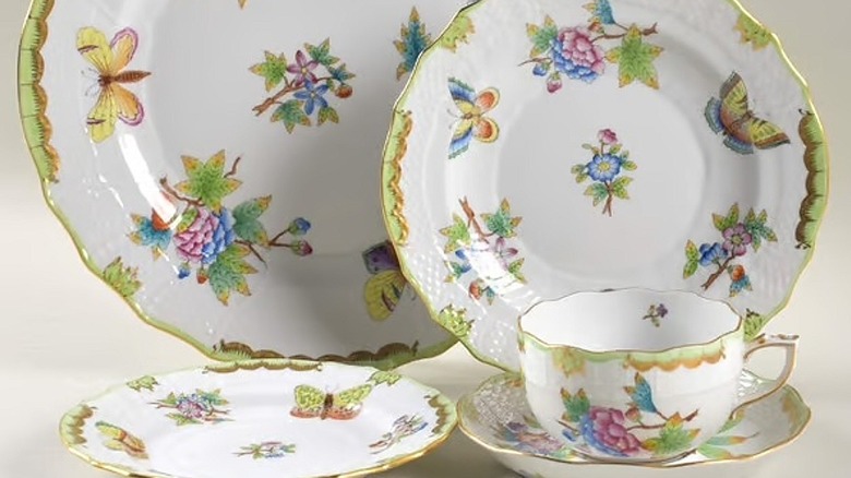 Herend Queen Victoria dinner set