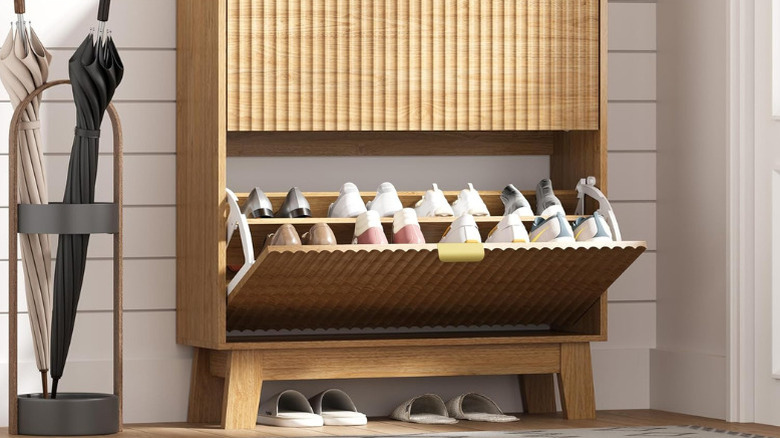 Huanlego's Narrow Fluted Shoe Organizer