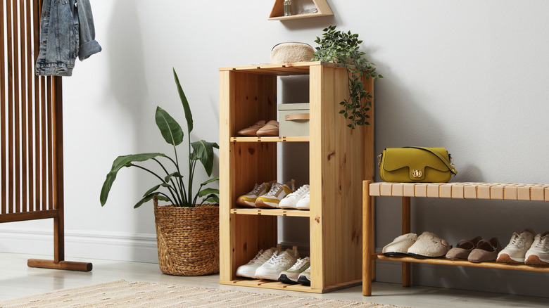 Footwear organized with two different furniture units