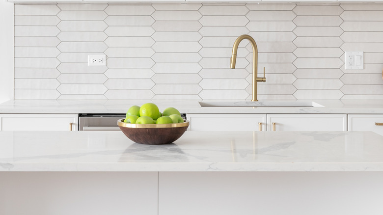 Horizontal picket tile backsplash in white