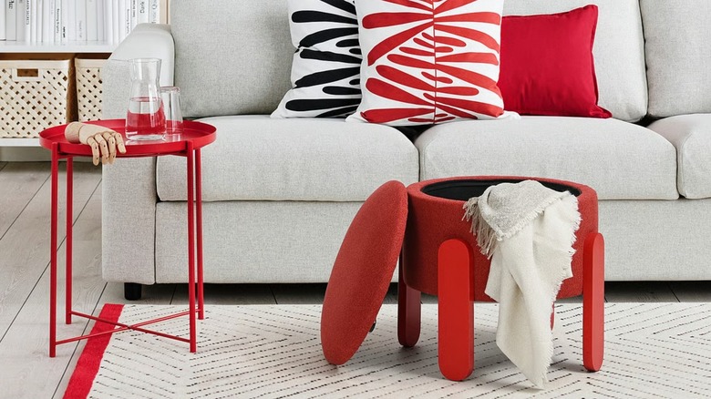 red FÖRLUNDA Pouffe in living room with red decor