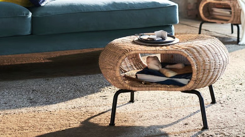 GAMLEHULT Ottoman on rug in front of sofa