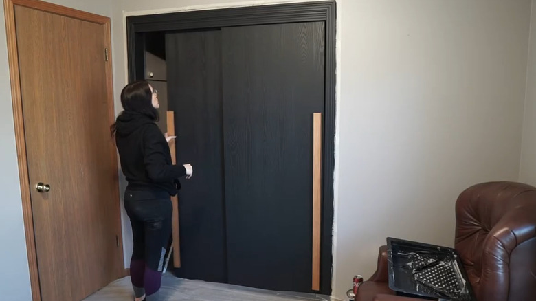 black stain allows the wood grain of closet doors to shine through