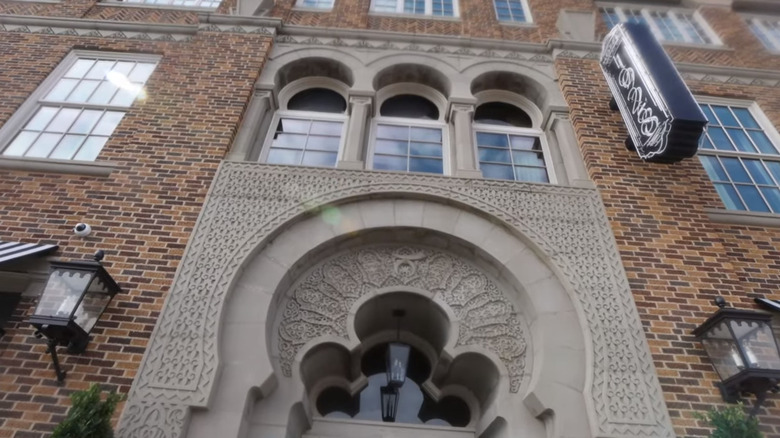 Exterior of Hotel 1928, red bricks and Moorish architecture