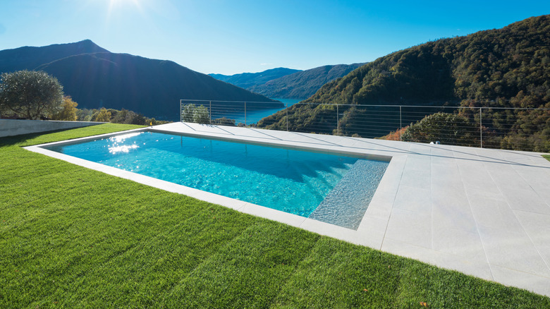 Swimming pool slope