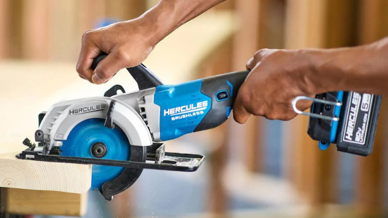 The new 20V Brushless Cordless Circular Saw from Hercules