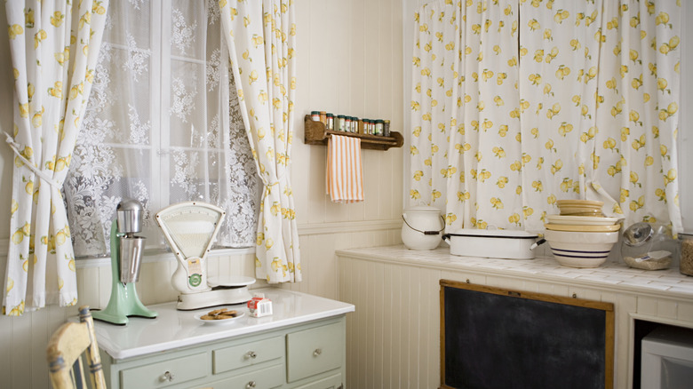 Floral patterned curtains in retro-style kitchen
