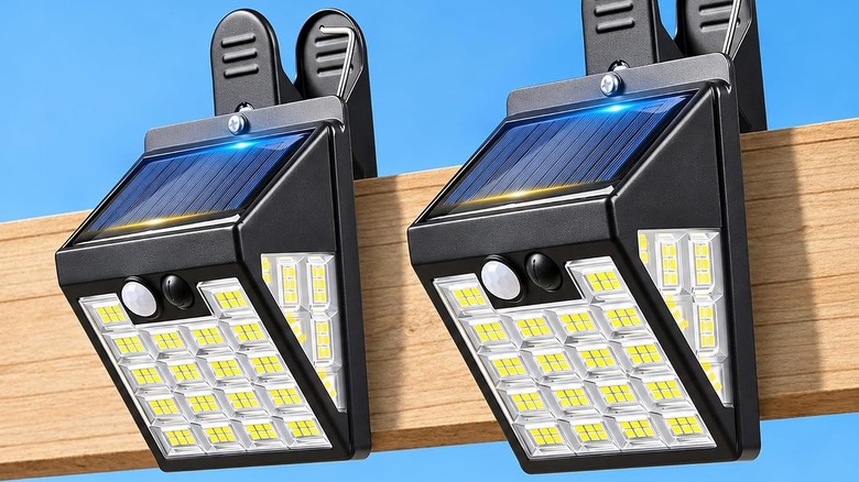 Lifengsoler's Clip-on Solar Lights mounted on a wooden fence