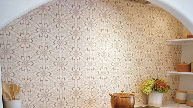 Tile backsplash in Islamic star rosette pattern in rounded alcove