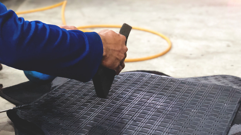 Cleaning floor mats