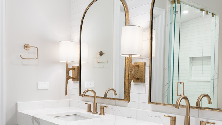 Sconce lighting in a bathroom