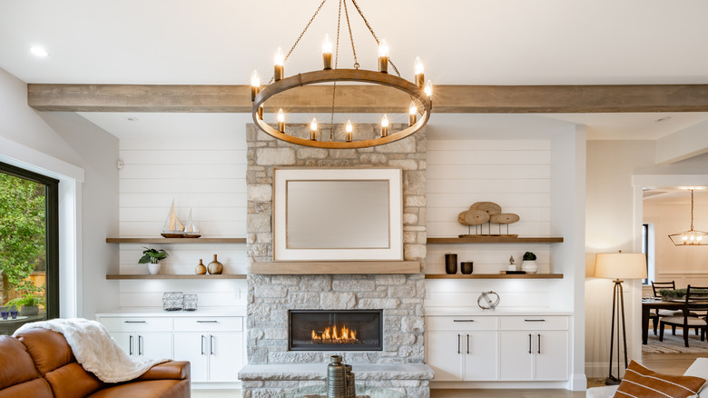 Wagon wheel chandelier