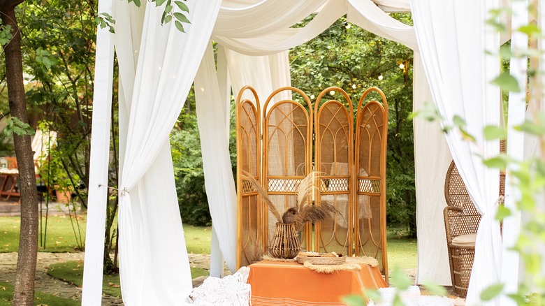 room diver in outdoor covered seating area
