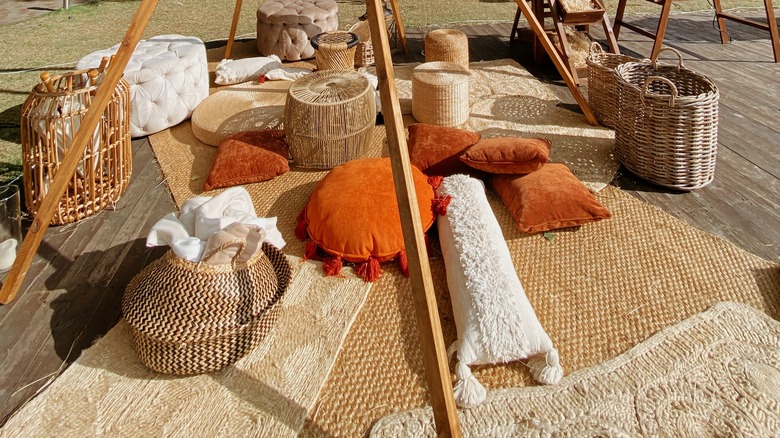 rugs underneath outdoor cushion seating