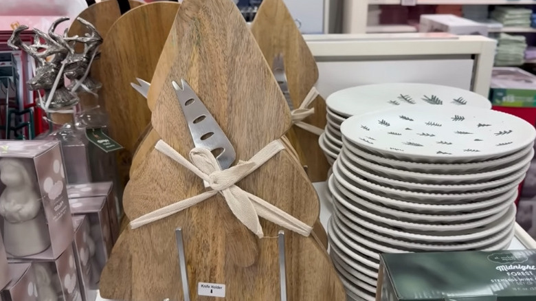 Wood tree shaped serving board with knife