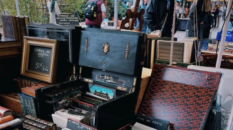 Vintage trunks and old books at Hillsville Flea Market.