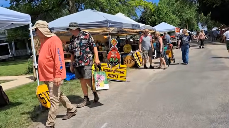 People shopping at Walnut Antique Show