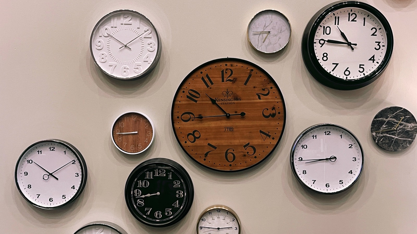 15 Artistic Wall Clocks That You'll Want In Your Home