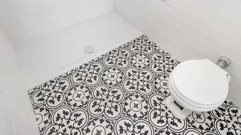 Shower and toilet with patterned tiled flooring