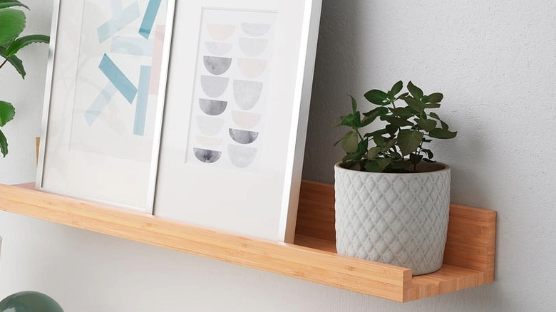 A CHIAFRÖN pot sitting on a shelf