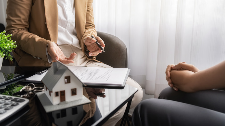 two people discussing insurance