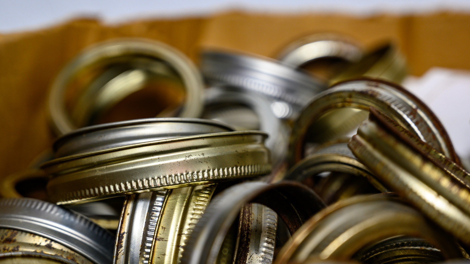 15 Clever Ways To Repurpose Old Mason Jar Lids In Your Home And Garden