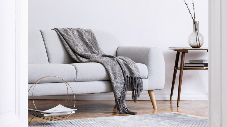 gray throw blanket
