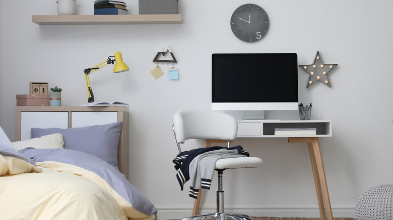 white wall room