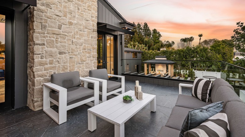 Furnished outdoor patio area