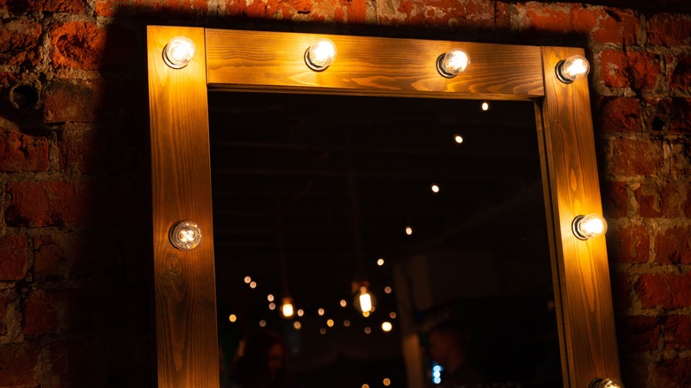 A Hollywood vanity mirror with light bulbs