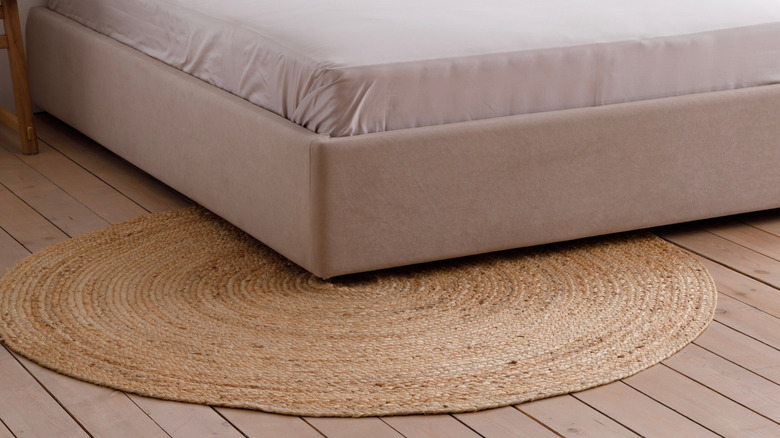 A white bedding set made of regular cotton