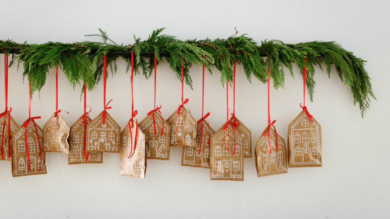 Gingerbread house themed DIY garland