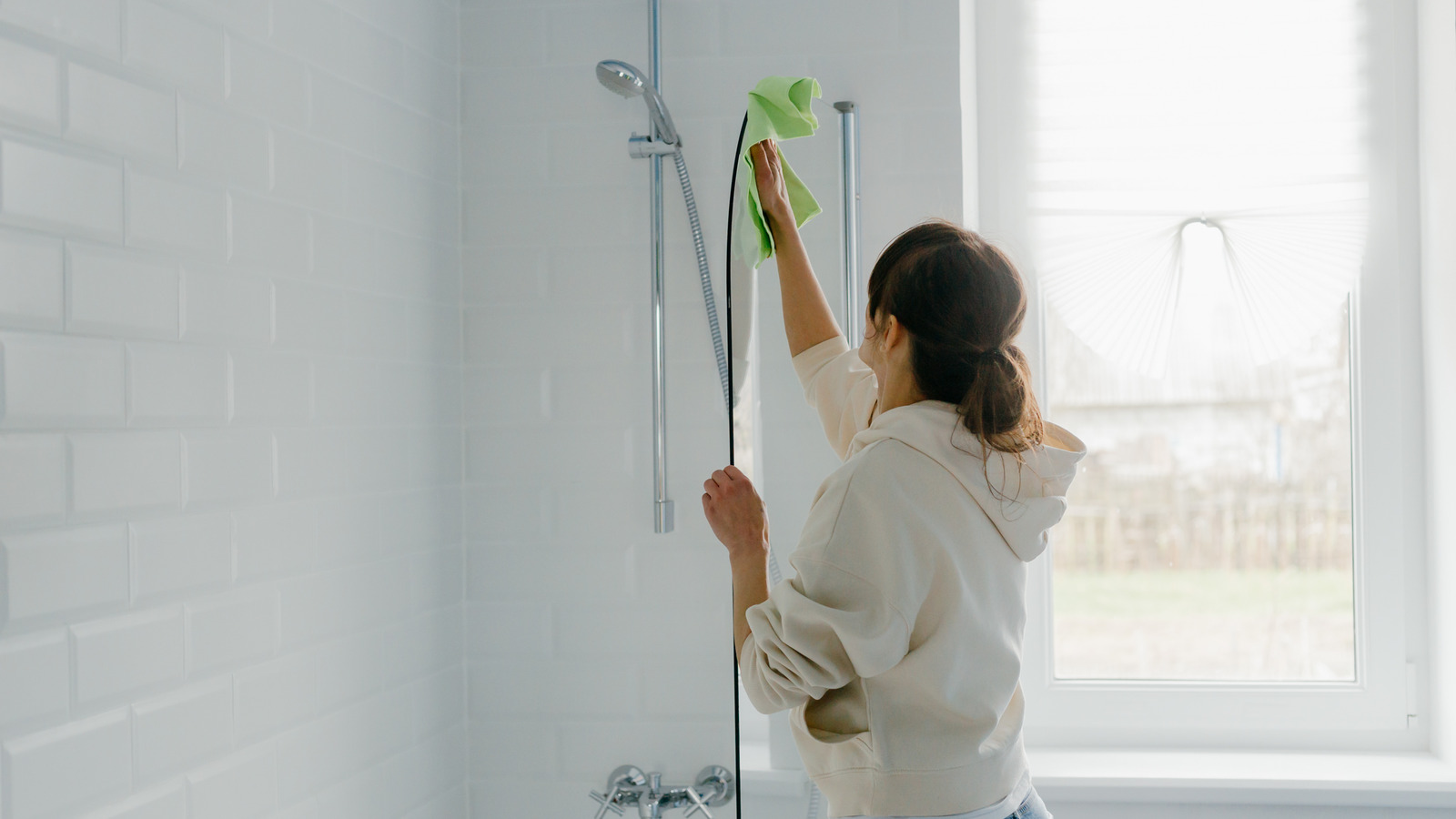 Keeping Your Shower Door Clean With Hydrophobic Coatings