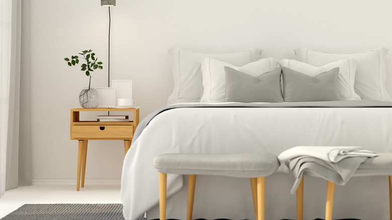 best light gray wall color for bedroom