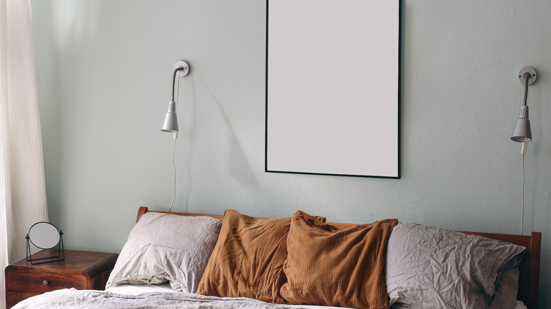 silvery gray bedroom wall 