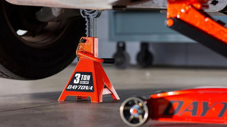 Daytona's heavy-duty 3-ton jack stand can protect tools and equipment