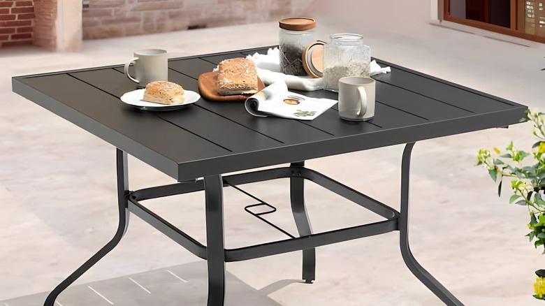 Nuu Garden Patio Table