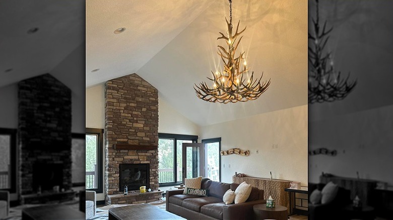 Vaulted living room with an elk antler chandelier.
