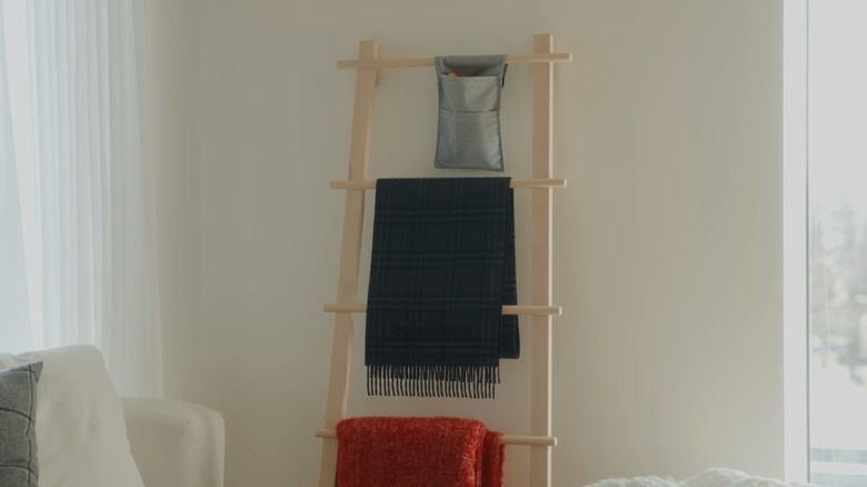 VILTO Towel stand used as a blanket ladder