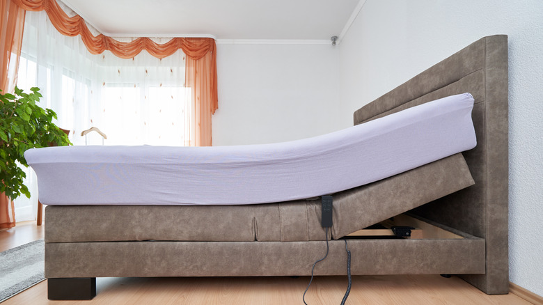 tilted adjustable mattress 