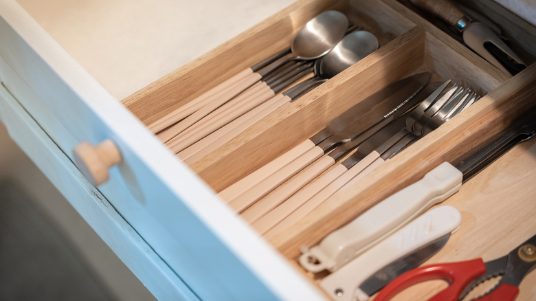 Kitchen drawer organiser