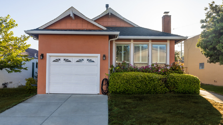 A trimmed yard to a house's side with no rocks