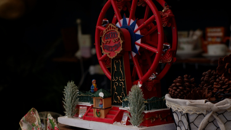Old-fashioned Christmas decor items
