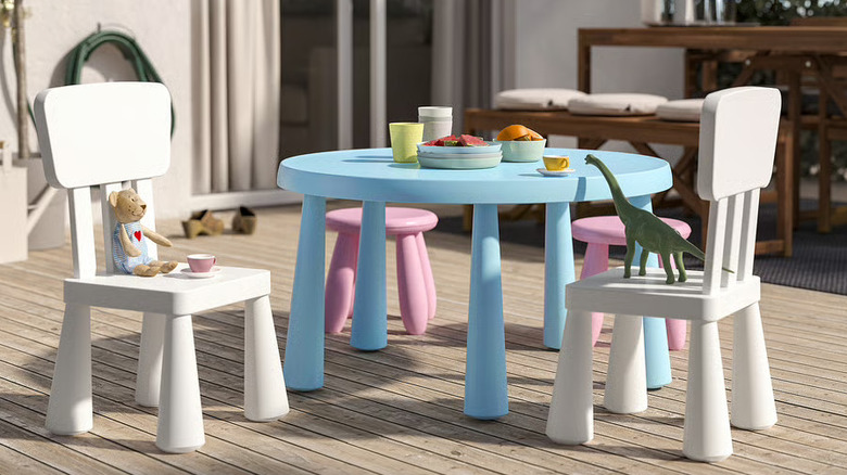 IKEA's MAMMUT children's chair