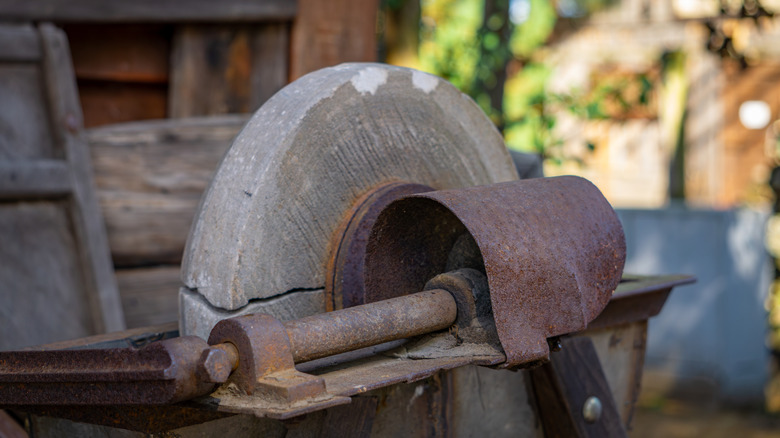Old-fashion grinding wheel