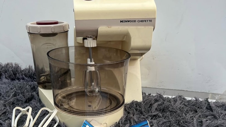 A vintage Kenwood Chefette de-Luxe blender system.